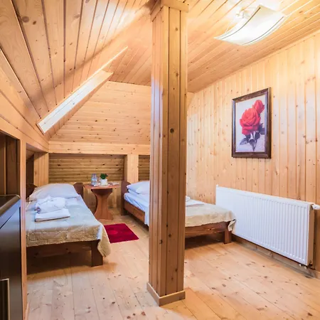 Marjo Z Basenem Alpesi faház *