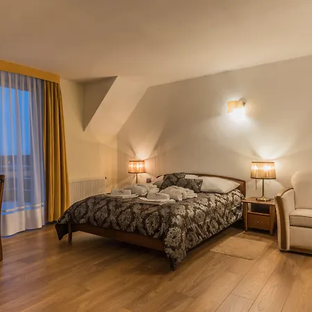 Marjo Z Basenem Alpesi faház *