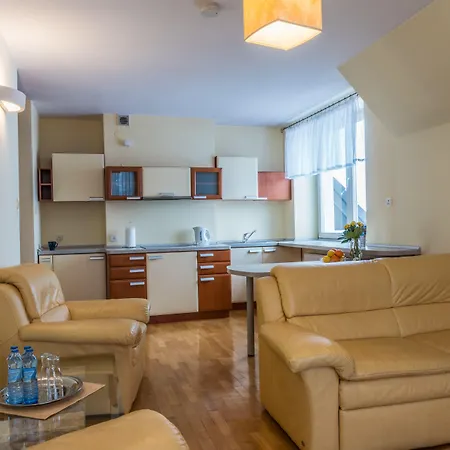 Marjo Z Basenem Alpesi faház *