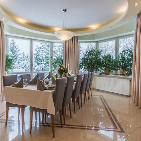 Marjo Z Basenem Alpesi faház