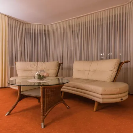 Marjo Z Basenem Alpesi faház *