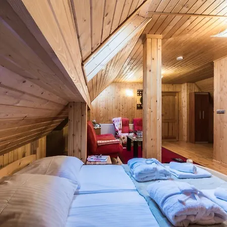 Marjo Z Basenem Alpesi faház *