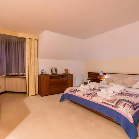 Alpesi faház Marjo Z Basenem