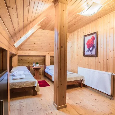 Alpesi faház Marjo Z Basenem *