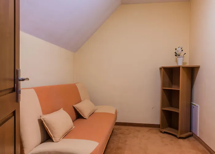 Marjo Z Basenem 木屋