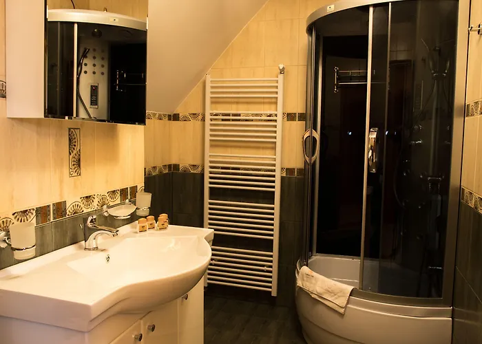 Marjo Z Basenem 木屋 *