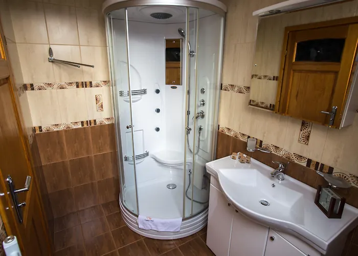 Marjo Z Basenem 木屋