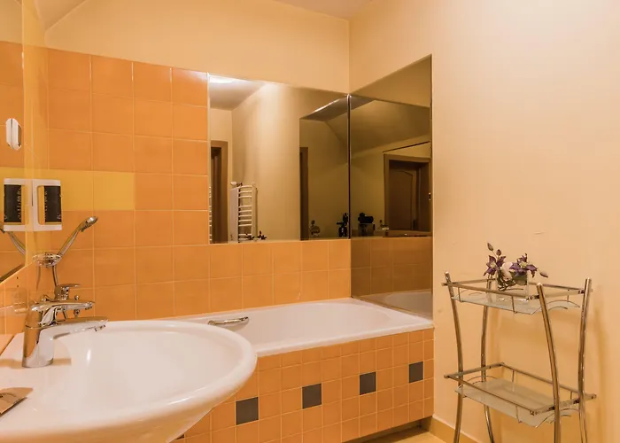 Marjo Z Basenem 木屋 *