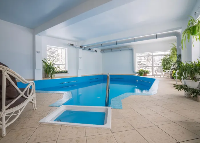 Marjo Z Basenem 木屋