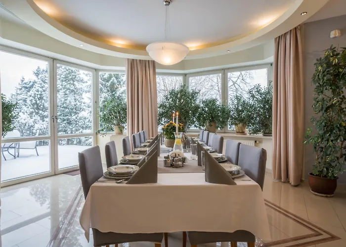 Marjo Z Basenem 木屋 *