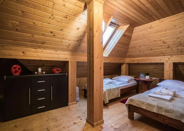 木屋 Marjo Z Basenem