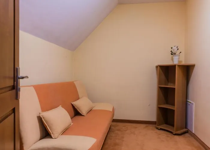 Marjo Z Basenem 木屋