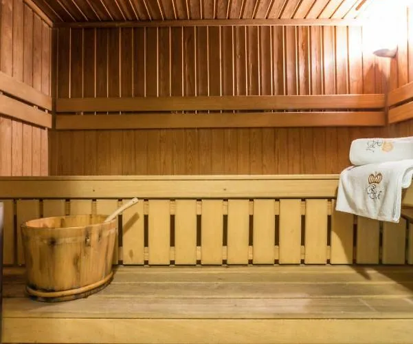 Marjo Z Basenem 木屋