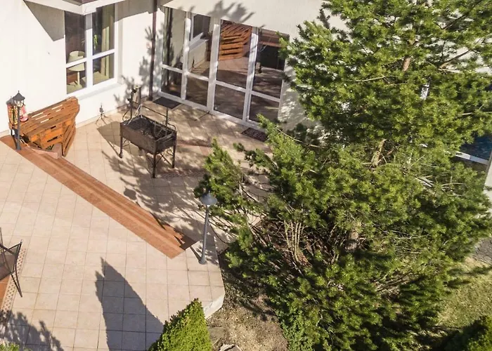 Marjo Z Basenem 木屋 *