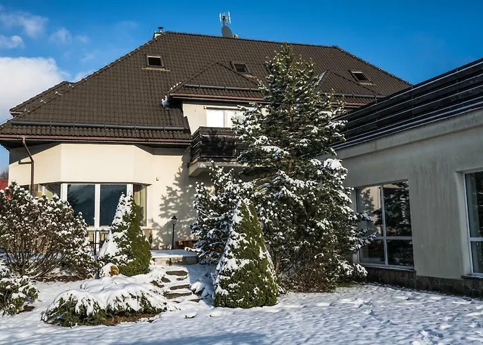 木屋 Marjo Z Basenem